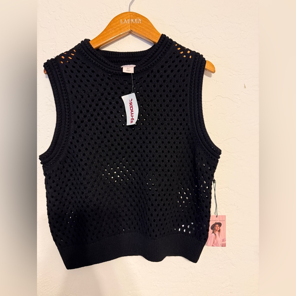 Black Sleeveless Knit Top